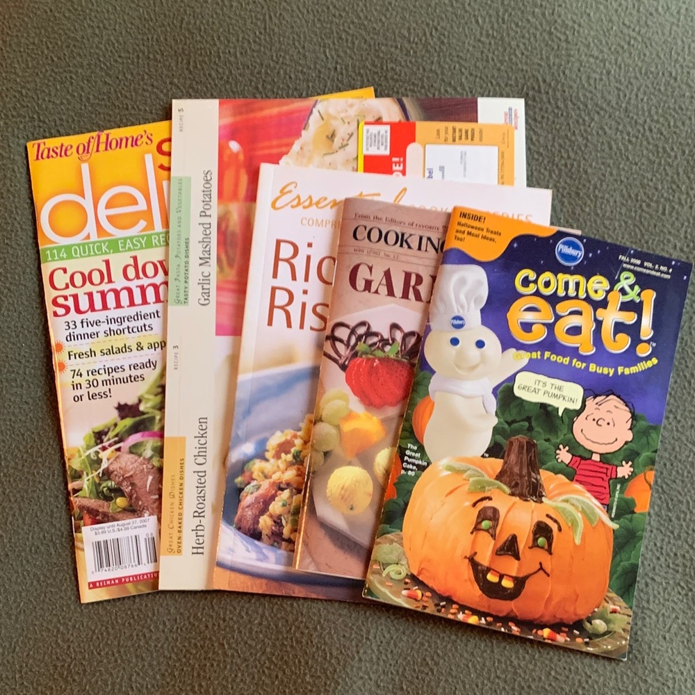 Lot of 5 magazine, cookbooks and recipe cards. Various years.